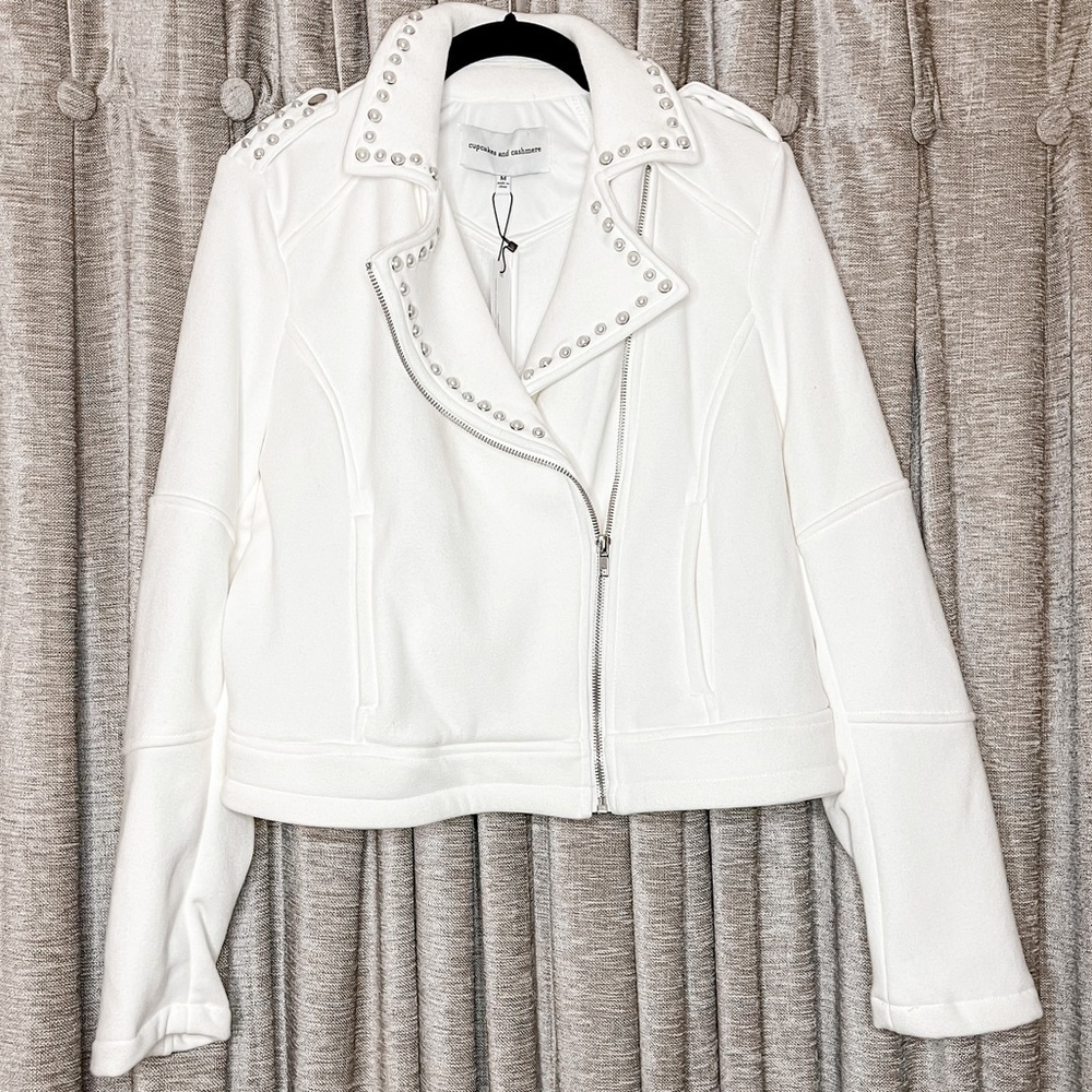 NWT Cupcakes & Cashmere White Studded Asymmetrical Zip Bomber Jacket Size Medium